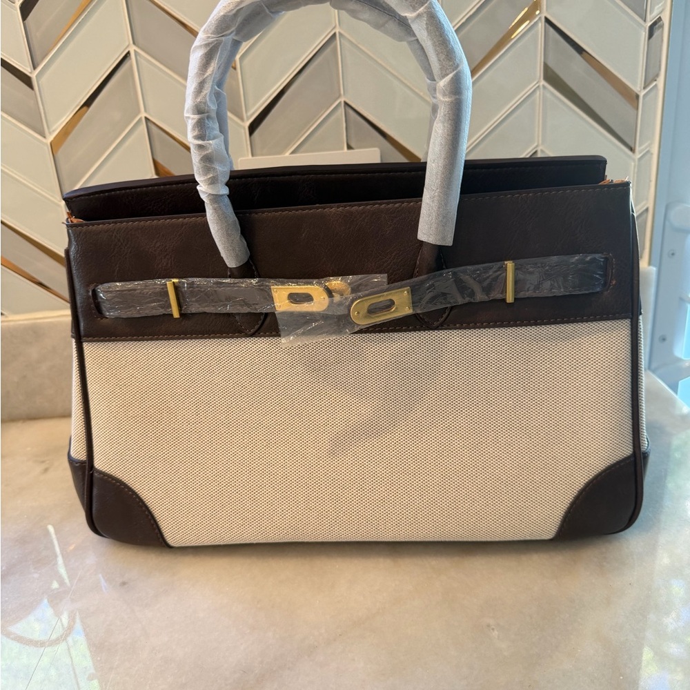 VELANTRA WEEKENDER